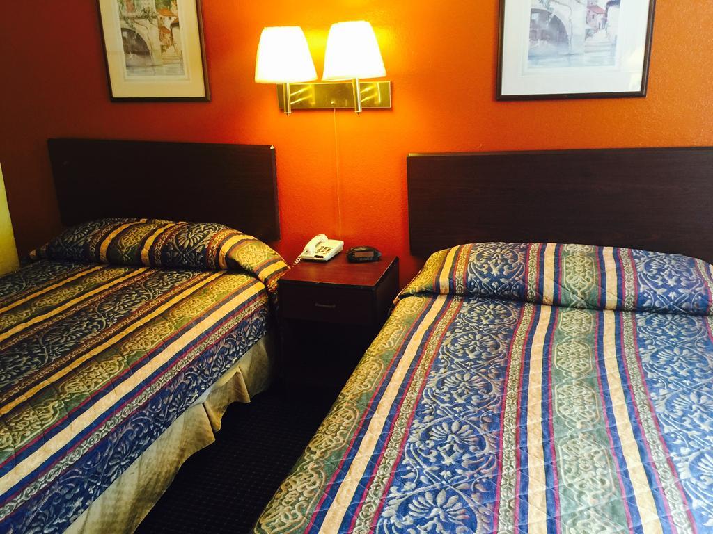 Super Inn Lodge West Room photo